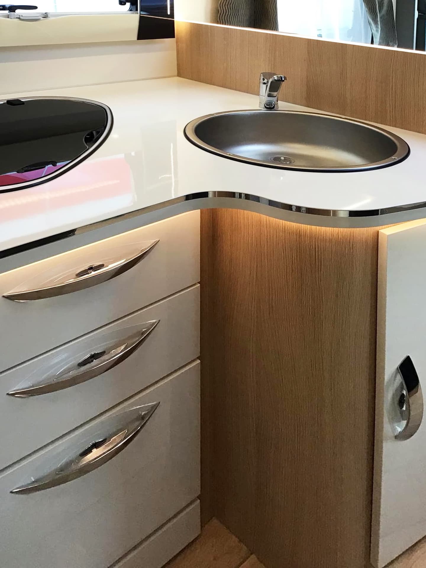 Cama doble de autocaravana de alquiler en Galicia